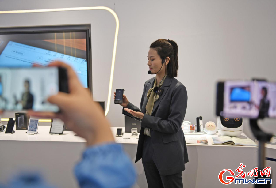 组图丨AI、网络安全、跨境电商……数字经济如此 “陕”耀 组图丨AI、网络安全、跨境电商……数字经济如此 “陕”耀