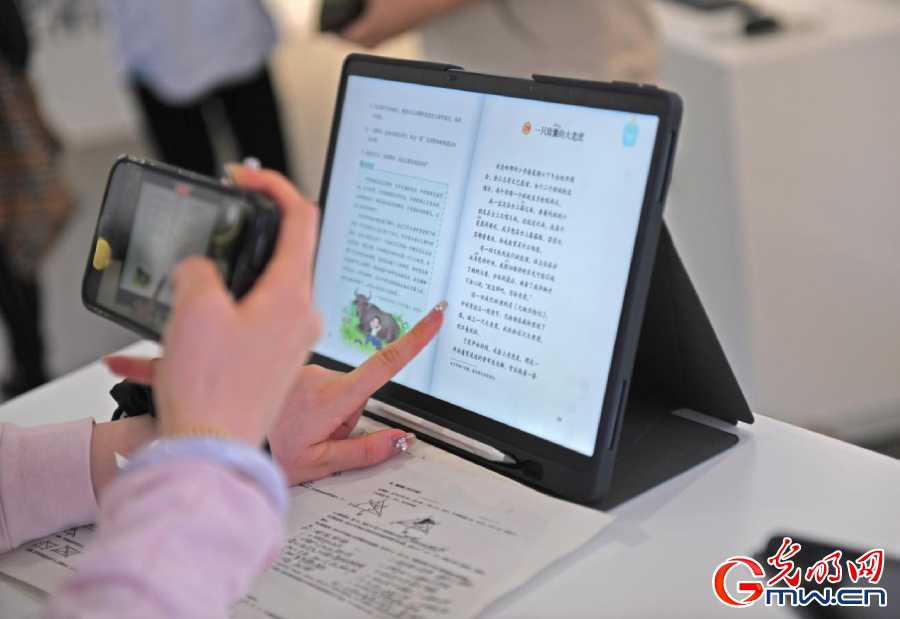 组图丨AI、网络安全、跨境电商……数字经济如此 “陕”耀 组图丨AI、网络安全、跨境电商……数字经济如此 “陕”耀