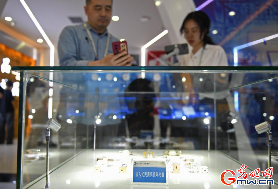 组图丨AI、网络安全、跨境电商……数字经济如此 “陕”耀 组图丨AI、网络安全、跨境电商……数字经济如此 “陕”耀