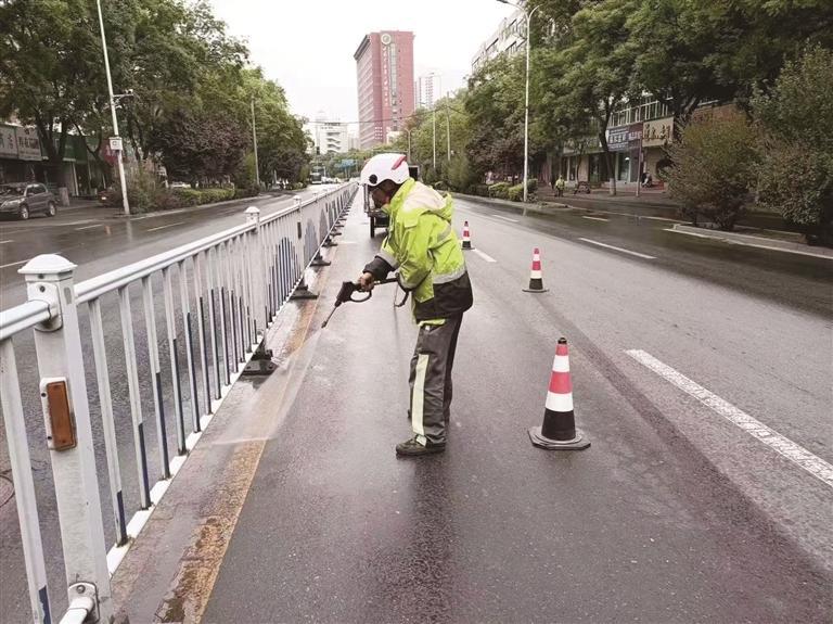 兰州市城管委多举措服务营造干净有序节日环境