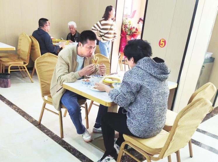 榆中县首家供销社区食堂开业了