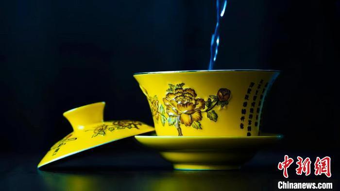 2023年5月,拍摄的临夏特色茶饮——盖碗茶。(资料图)临夏市融媒体中心供图 2023年5月,拍摄的临夏特色茶饮——盖碗茶。(资料图)临夏市融媒体中心供图