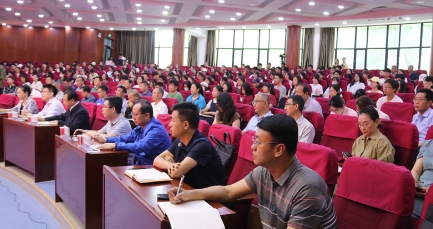 陇原大讲堂在兰州城市学院开讲