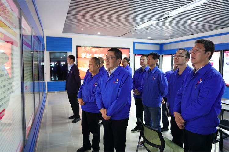 1721206989447170.jpg 兰石集团纪委组织全体纪检监察干部参观学习《党纪学习教育专题展》.JPG