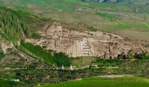山崖寻踪马蹄寺