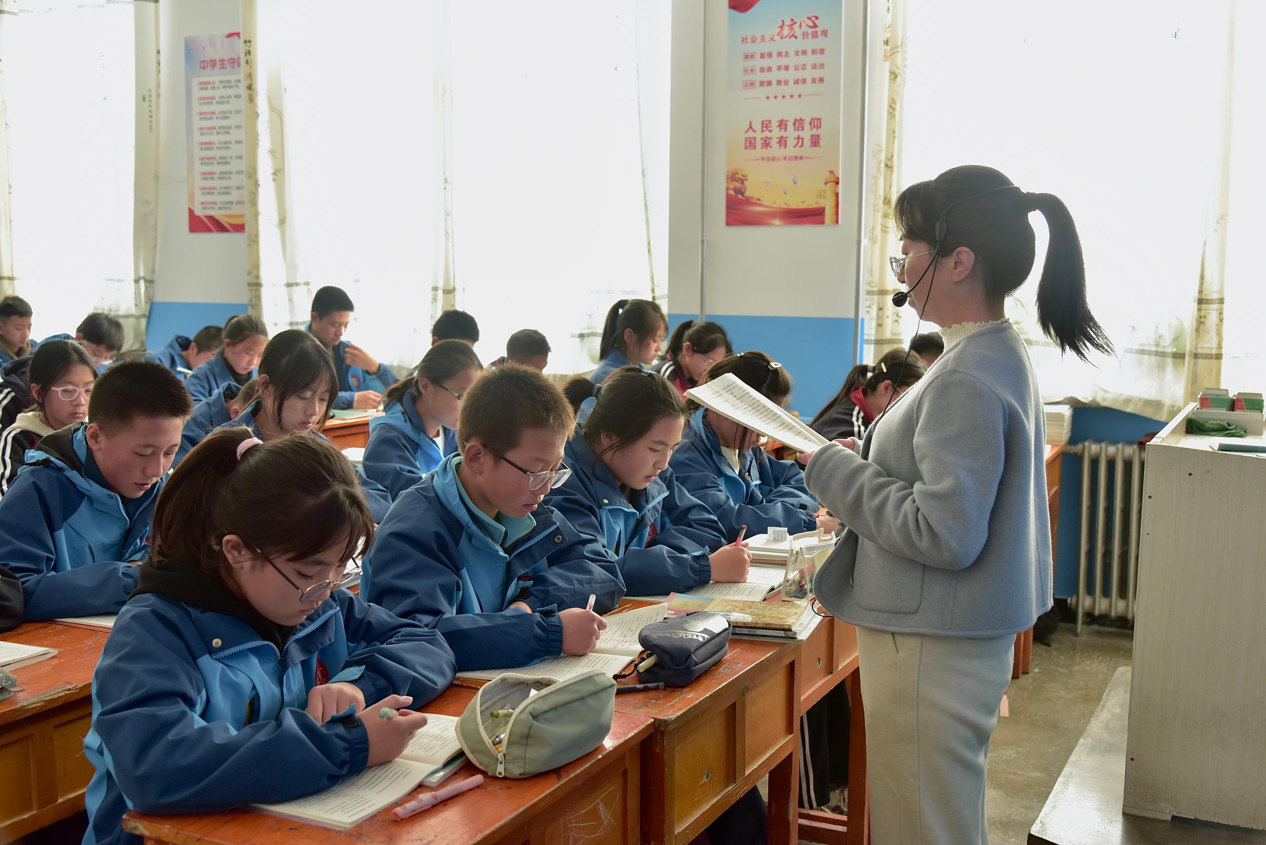 1730963918825046190.jpg 总校和分校互派教师交流轮岗,实现了优势资源的整合互补.jpg