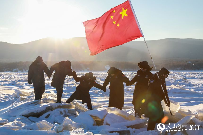 极寒-40°C,他们在祖国“东极”迎接2025年第一缕阳光