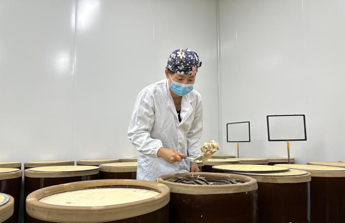 “创业厨娘”复兴古法腌缸肉