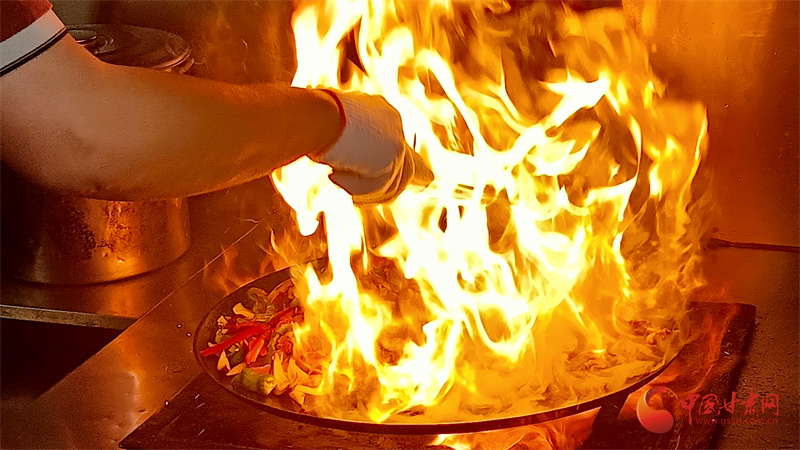 祁连山下是我家｜山丹焉支巷子 人间烟火气最是炒拨拉