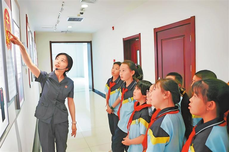 “法治花开 守护少年的你”法院开放日活动举办