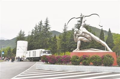 5月18日,天问二号转入发射区。新华社发(石一辰摄)