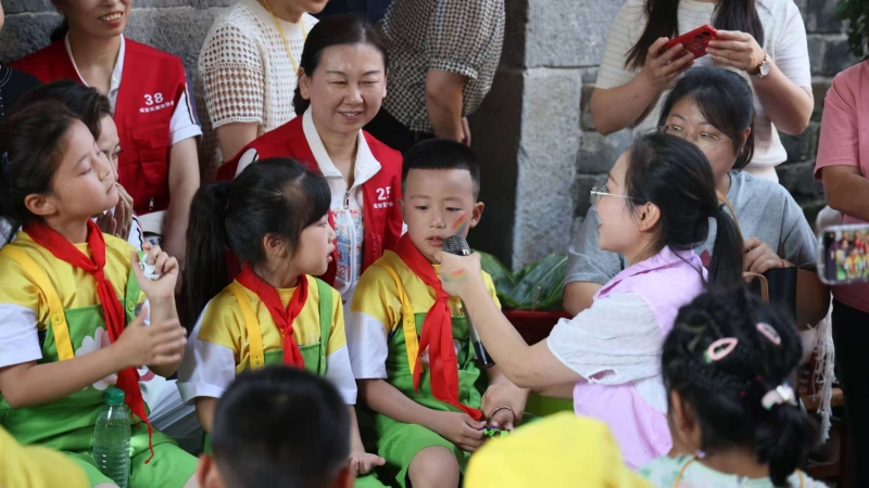 45名留守(困境)孩子们参加“六一”活动。