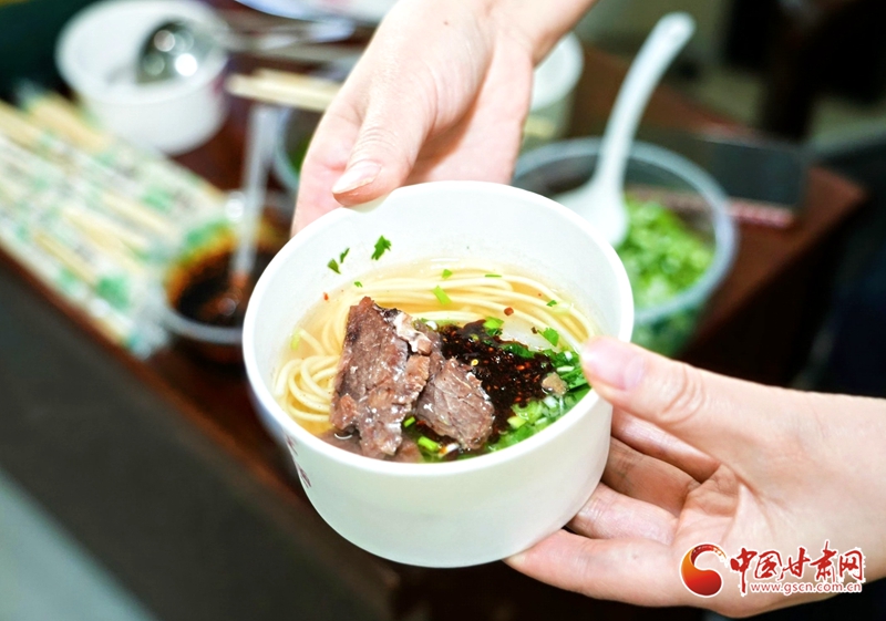 兰州牛肉拉面“袋”装升级