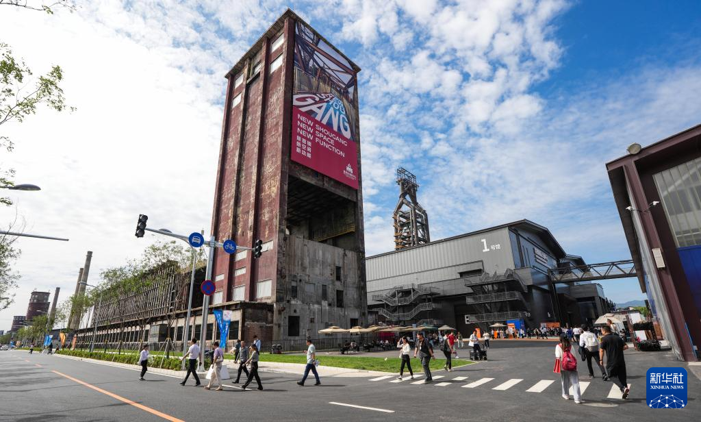 北京市首钢园,工业遗存风貌和现代会展有机融合,展现出独特的魅力。新华社记者 陈晔华摄