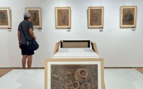 丝路文物“素描师”：38载深耕让历史“呼吸”