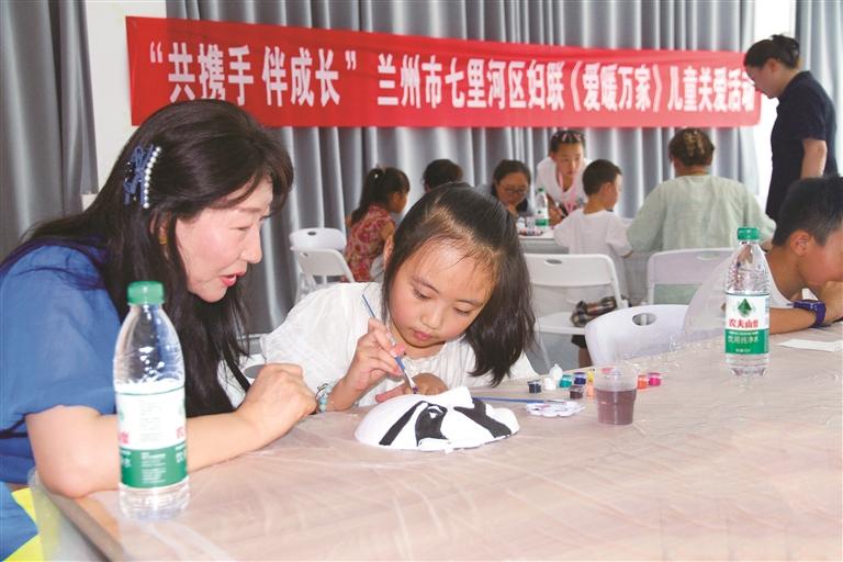 画笔绘就梨园梦 童声唱响国粹情