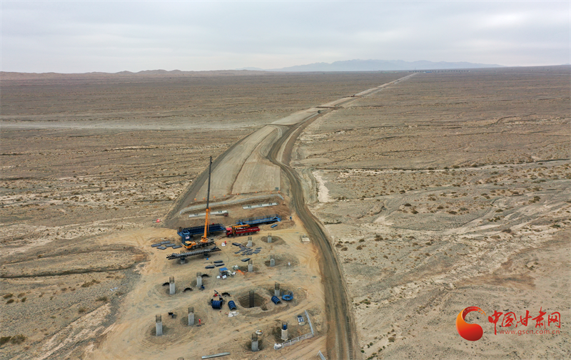 公发筑路 畅行陇原|戈壁生大道:G571阿若项目在风沙中镌刻“公发印记”