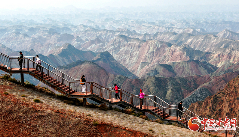 陇拍客丨兰州：丹霞流彩 秋色如画