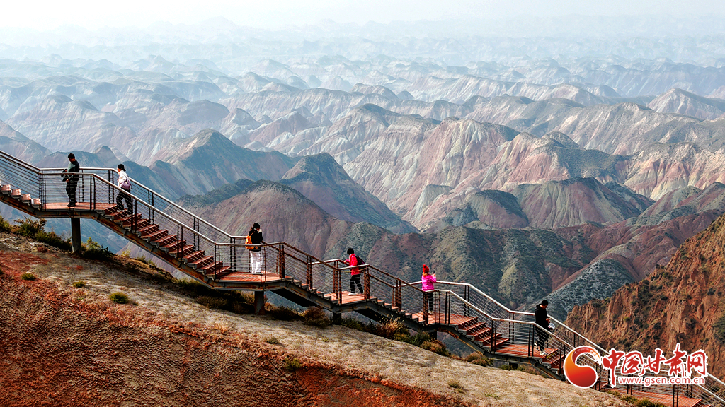 兰州：丹霞流彩 秋色如画