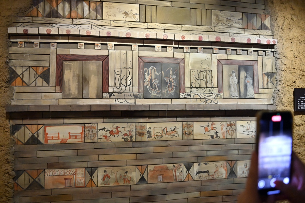 何以中国·壁画里的中国｜魏晋壁画砖：河西走廊里的 “连环画”