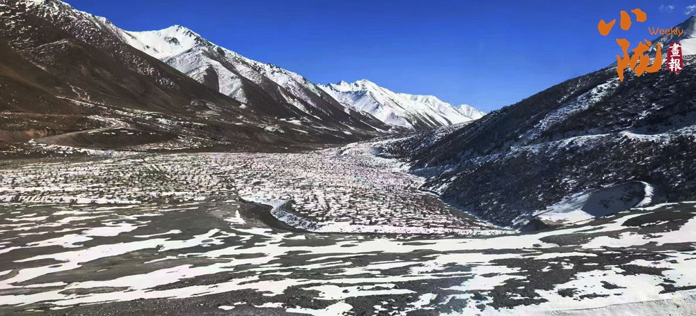 张掖:深秋时节 雪降祁连成诗画