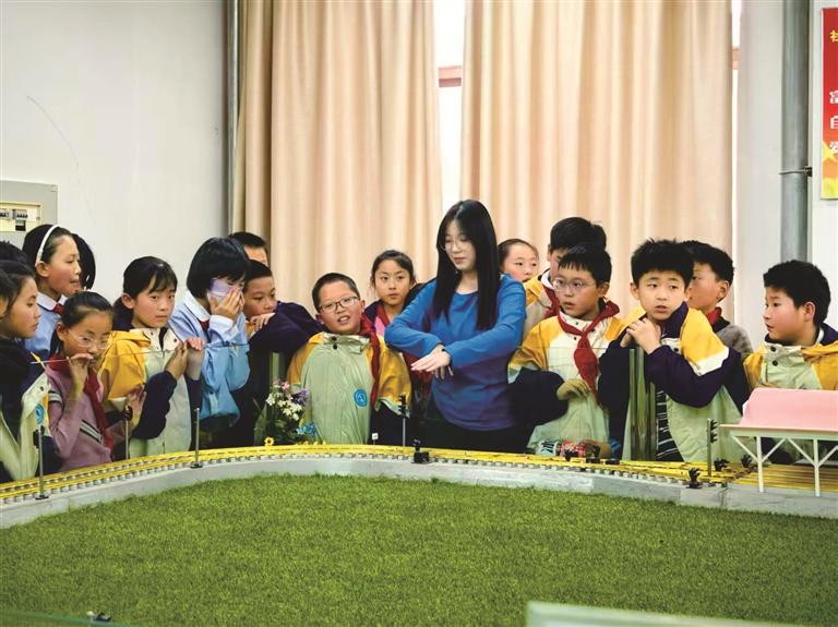 体验列车运行控制 感受铁路科技魅力