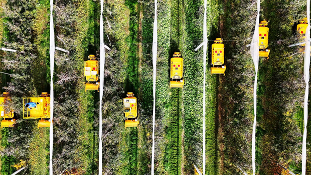 北斗智能果园综合管理机亮相静宁