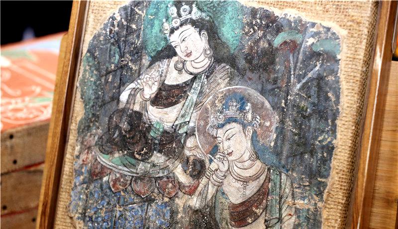 十七载逐光敦煌 以石粉重燃千年壁画的色彩脉搏