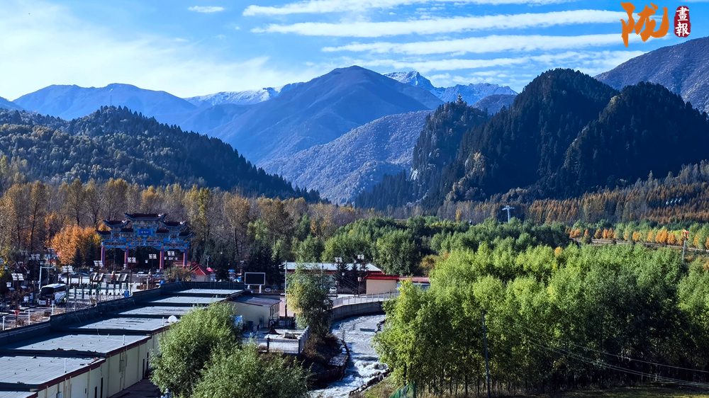 【小陇画报·434期】太子山：深秋画卷与初雪的浪漫邂逅