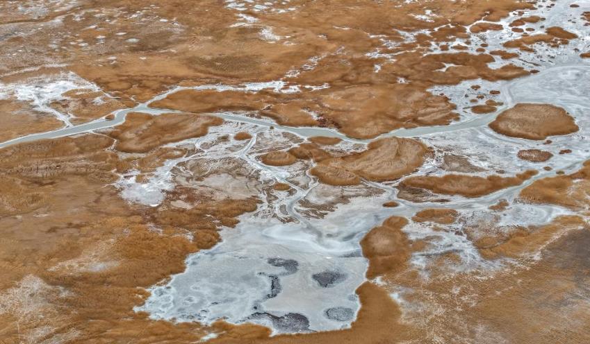 大、小苏干湖：咸淡相连的高原“姊妹湖”