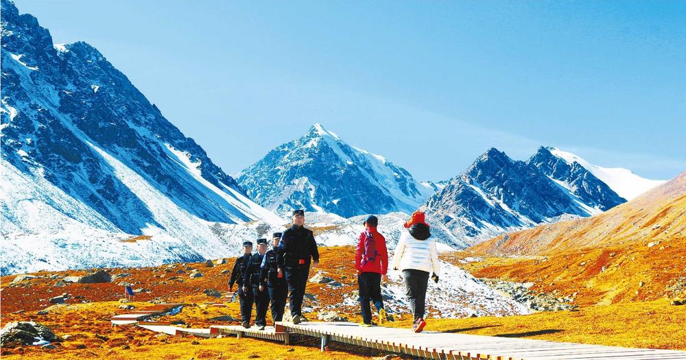 肃南安局“空巡+地巡”提升景区治安管控水平