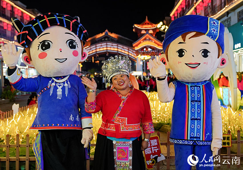 点亮云南新“夜”态之微观广南烟火直播活动现场。王竣彦摄