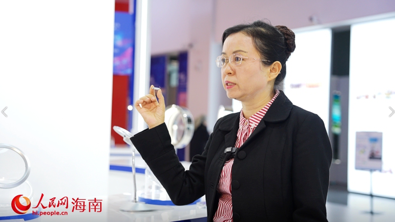 博鳌乐城国际医疗先行区管理局副局长符祝接受人民网多语种记者采访。人民网记者 符武平摄