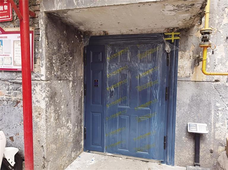 单元门换了 居民心里暖了