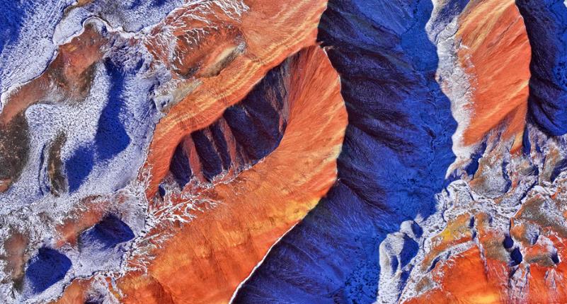 张掖：雪浴丹霞别样美