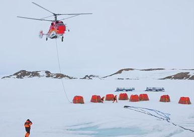 “雪龙2”号首次参与中山站燃油补给