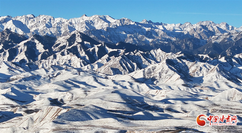 冬日祁连山壮丽妖娆