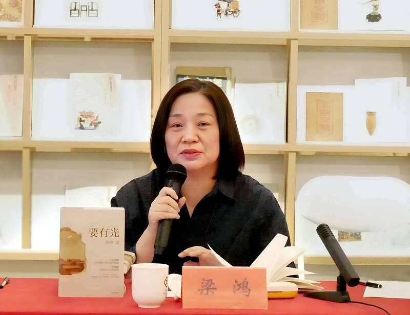 梁鸿新书《要有光》聚焦青少年心灵困境