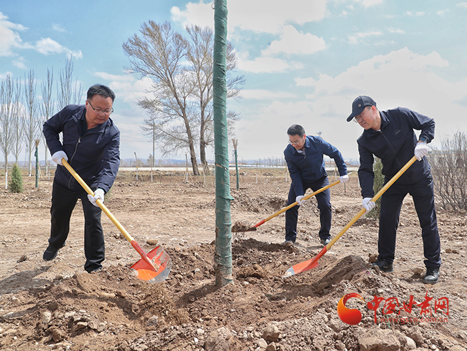 根植绿色梦想 汲取精神力量 ——中国甘肃网携手中铁二十局市政公司赴古浪开展主题党日活动