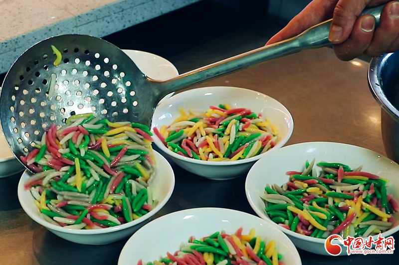 非遗文化看甘肃|面鱼非鱼 味载乡愁 从压轴主食到网红打卡的甘州味道