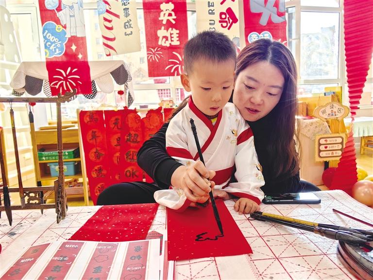 传统文化润童心 亲子相伴迎新年