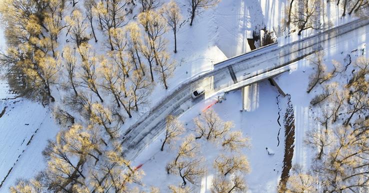 雪后祁连山下风光美