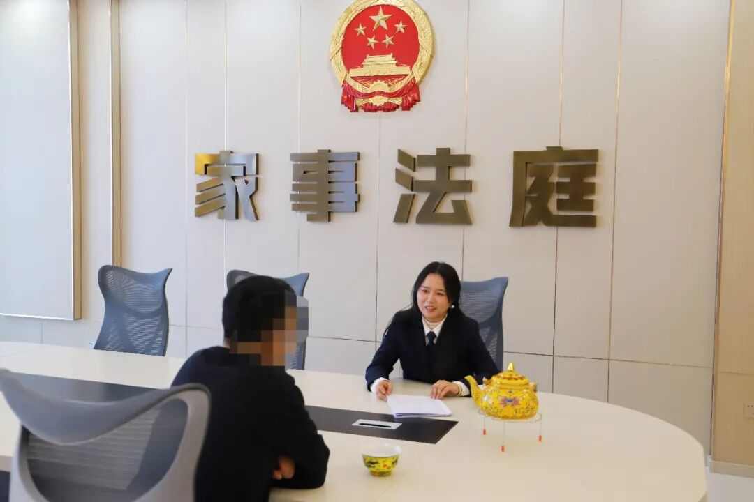 一碗奶茶“倒”出温情 巧妙化解纠纷