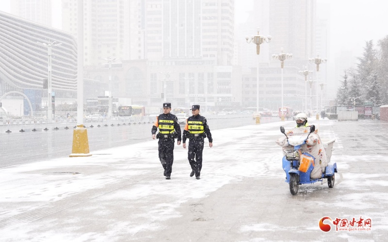 金城迎“银装” “卫士”护民安