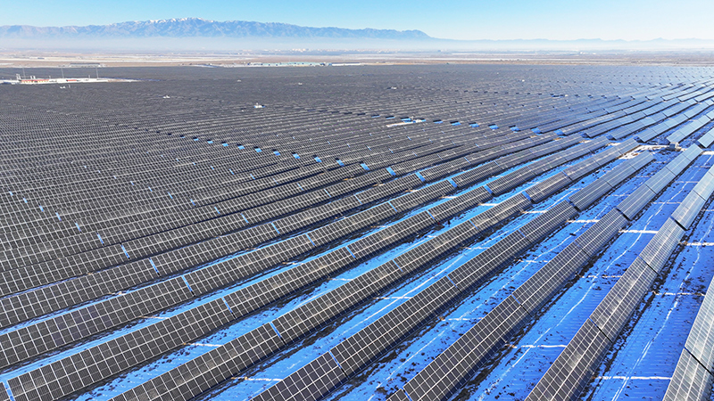 民乐：光伏产业 戈壁生“金”
