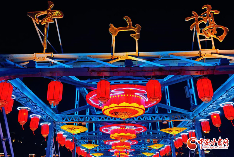 龙马灯影耀金城