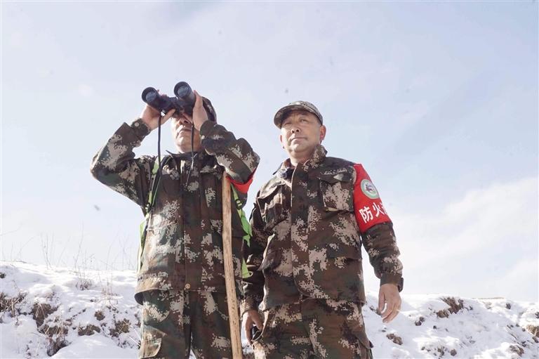 踏雪巡山护生态