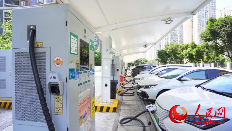 国网重庆鲁能星城超级充电站。人民网记者 刘祎摄