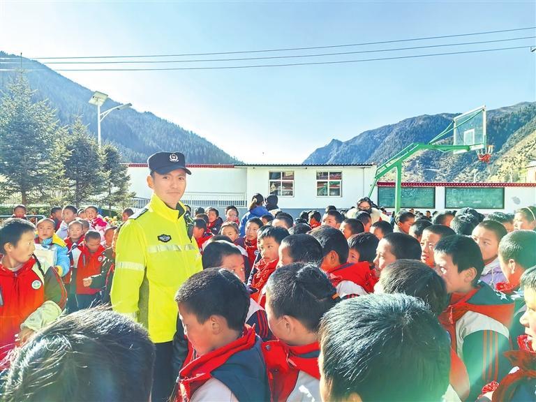 忠诚担当 书写平安答卷