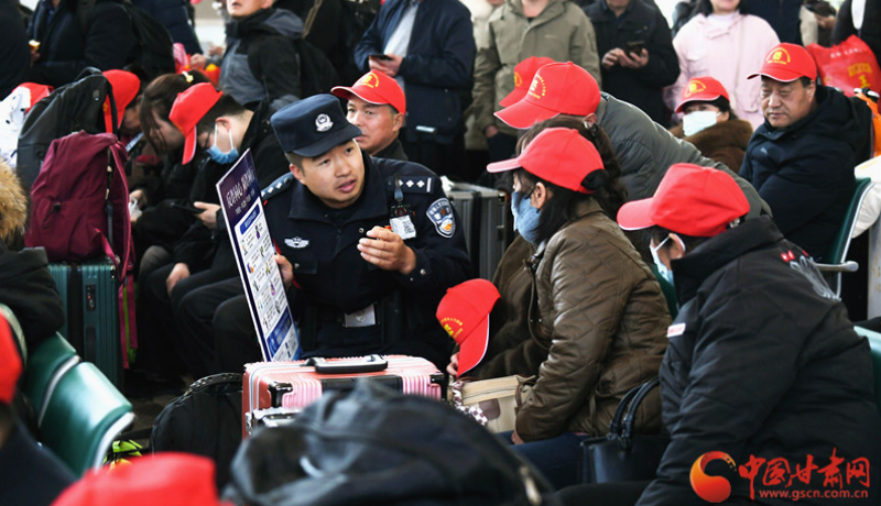 春动陇原|甘肃首趟务工专列开行 铁警倾力守护返岗平安